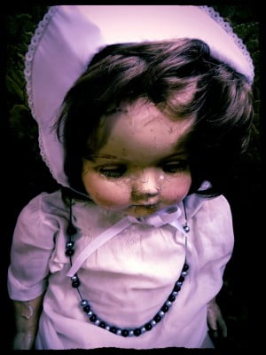 Creepy Cracked Doll (1)